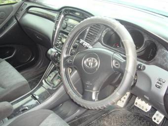 2003 Toyota Kluger V Photos