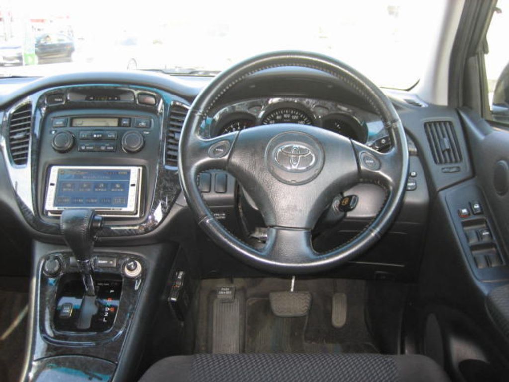 2004 Toyota Kluger V