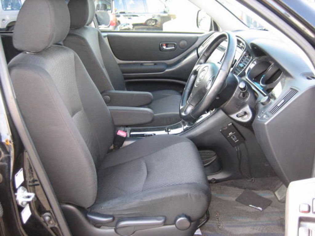 2004 Toyota Kluger V