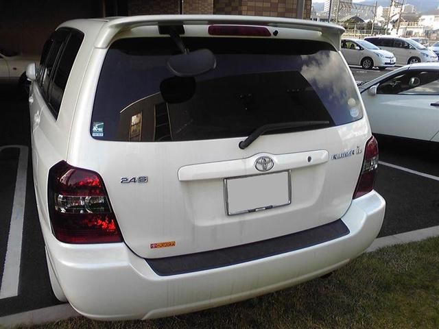 2004 Toyota Kluger V