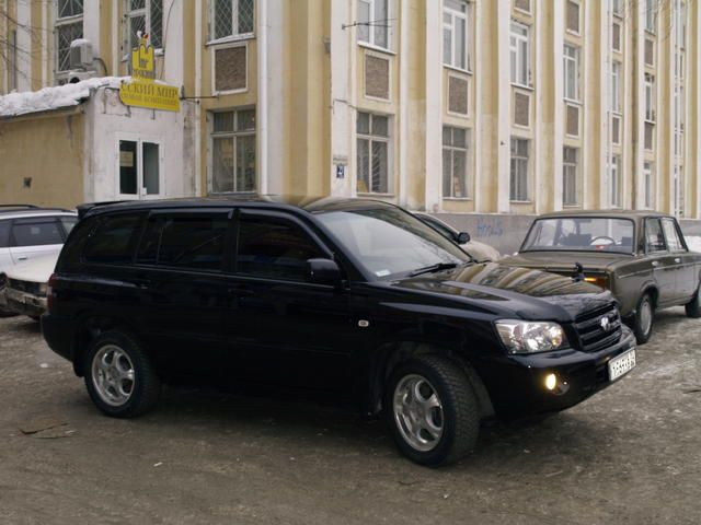 2004 Toyota Kluger V