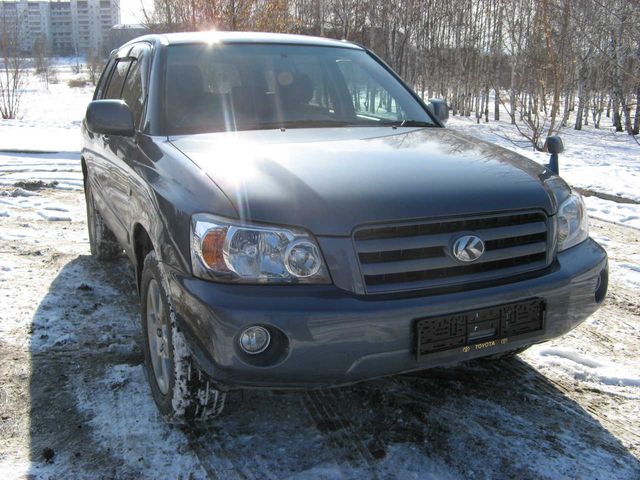 2004 Toyota Kluger V