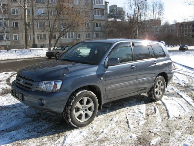 2004 Toyota Kluger V