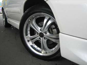 2004 Toyota Kluger V Pictures