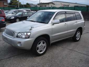 2004 Toyota Kluger V Images