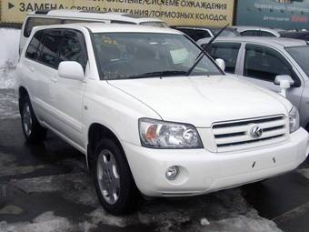 2004 Toyota Kluger V Pictures