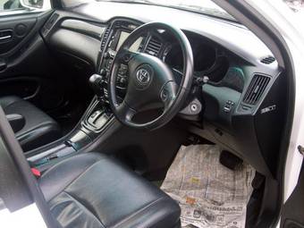 2004 Toyota Kluger V Photos
