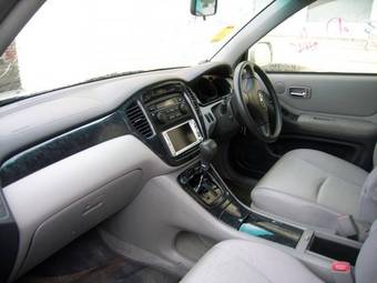 2004 Toyota Kluger V Photos