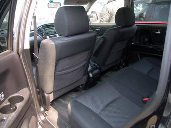 2004 Toyota Kluger V Images
