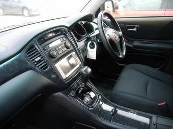 2004 Toyota Kluger V Pictures