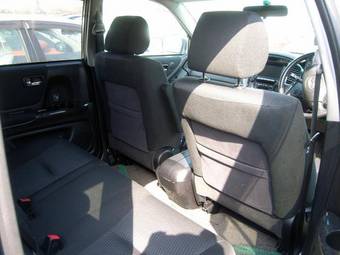2004 Toyota Kluger V Pictures