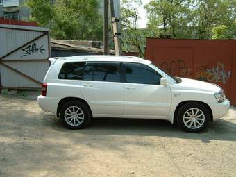 2004 Toyota Kluger V Pictures