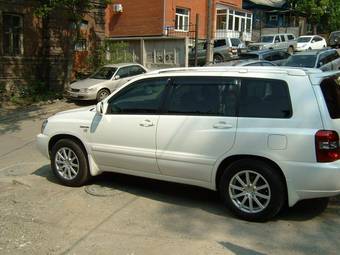 2004 Toyota Kluger V Photos