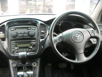 2004 Toyota Kluger V Pictures