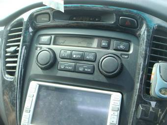 2004 Toyota Kluger V Pictures