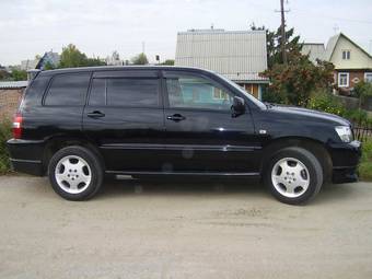 2004 Toyota Kluger V Images