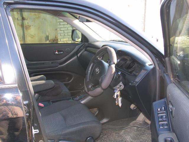 2005 Toyota Kluger V