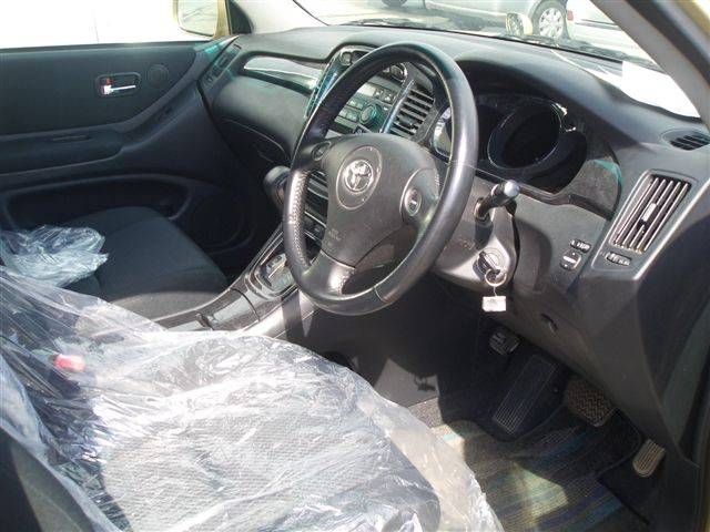 2005 Toyota Kluger V