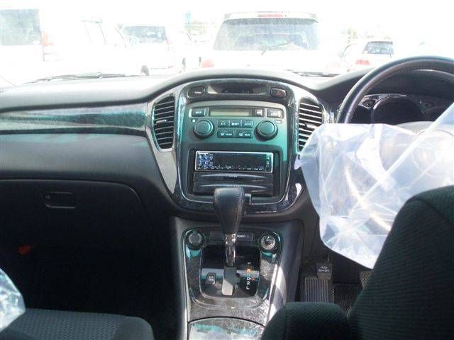 2005 Toyota Kluger V