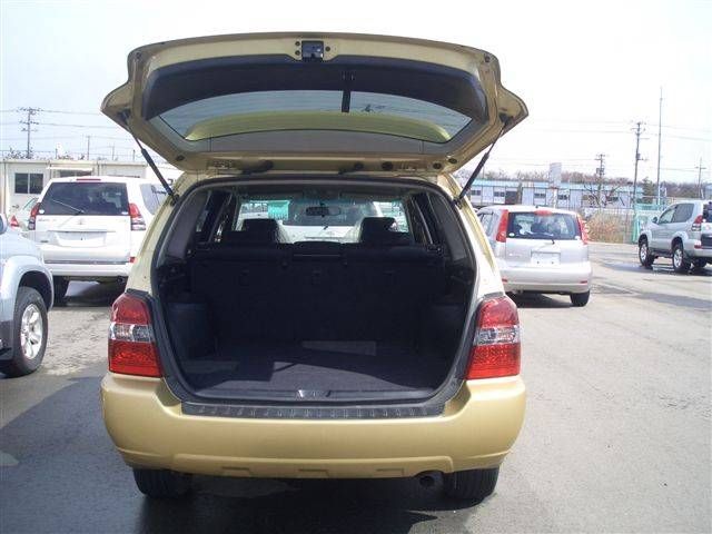 2005 Toyota Kluger V