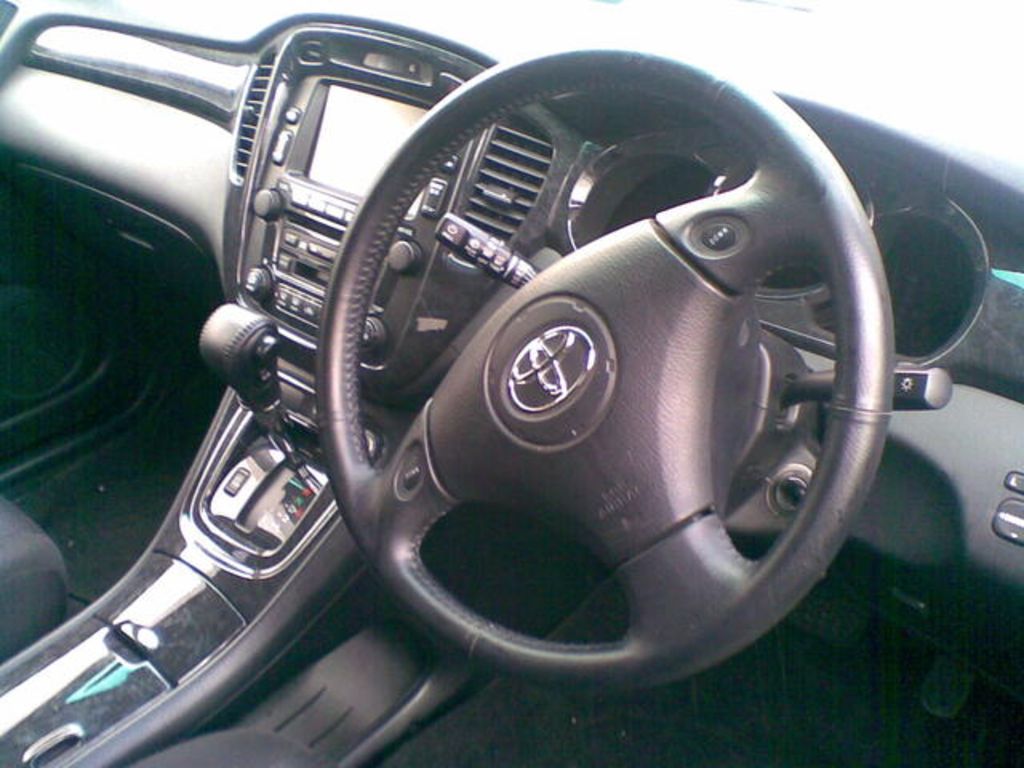 2005 Toyota Kluger V