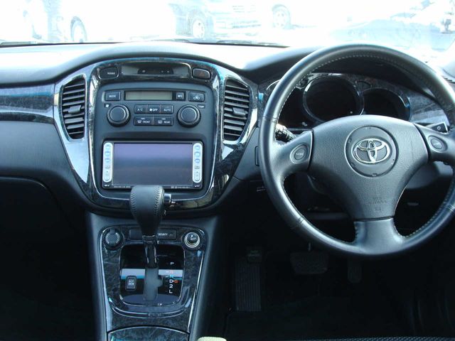 2005 Toyota Kluger V