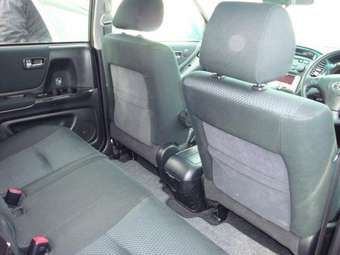 2005 Toyota Kluger V Photos