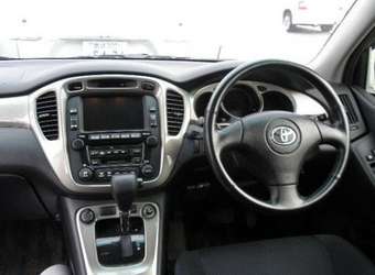 2005 Toyota Kluger V Pictures