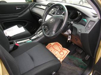 2005 Toyota Kluger V Photos