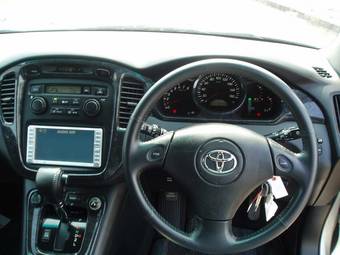 2005 Toyota Kluger V Pics