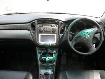 2005 Toyota Kluger V Pics