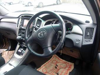 2005 Toyota Kluger V Pictures