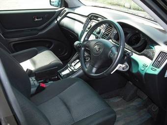 2005 Toyota Kluger V Photos