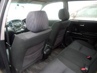 2005 Toyota Kluger V Images