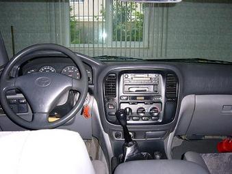 1998 Toyota Land Cruiser Pictures