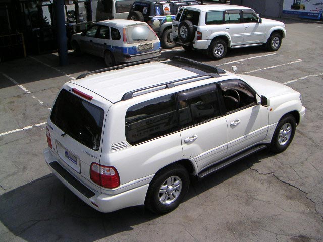 1999 Toyota Land Cruiser Photos