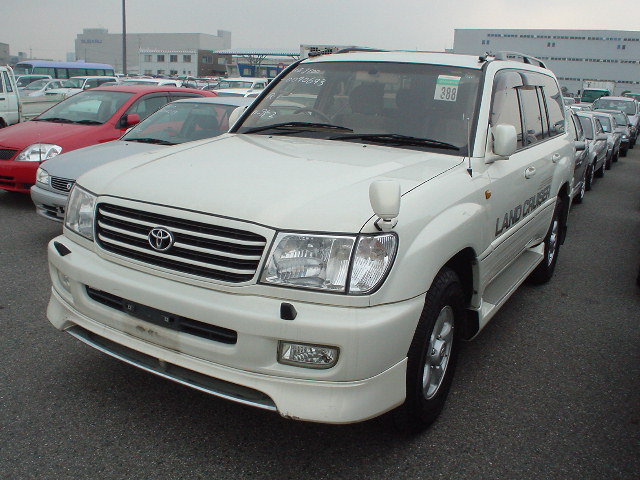 1999 Toyota Land Cruiser Pictures