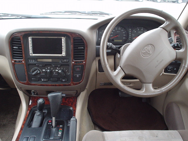 1999 Toyota Land Cruiser Pictures