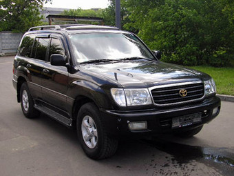 2000 Toyota Land Cruiser Photos