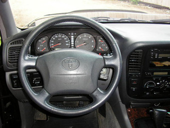 2000 Toyota Land Cruiser Pictures