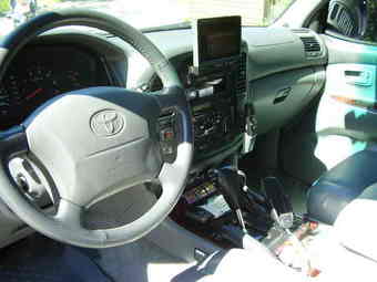2000 Toyota Land Cruiser Photos