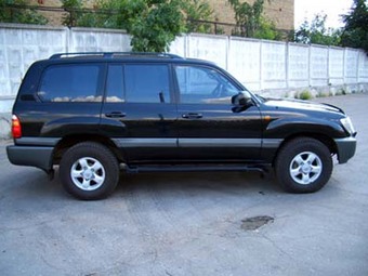 2000 Toyota Land Cruiser Photos