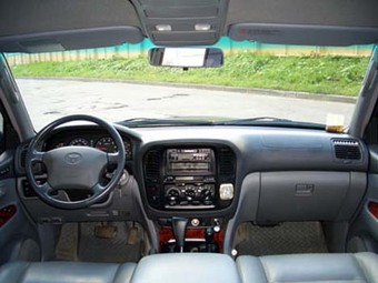 2000 Toyota Land Cruiser Photos