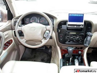 2000 Toyota Land Cruiser Photos