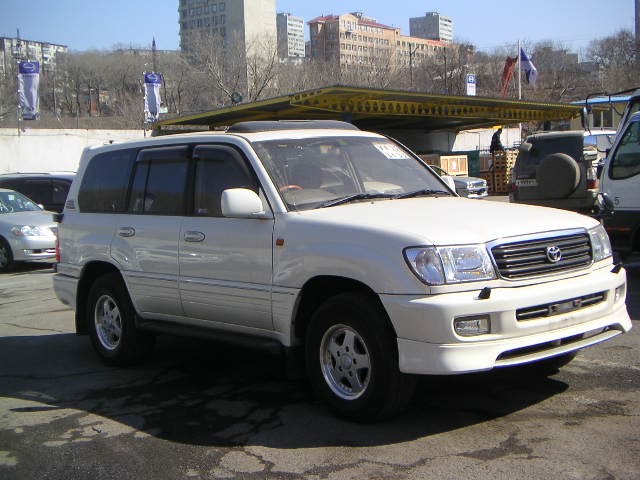 2000 Toyota Land Cruiser Photos