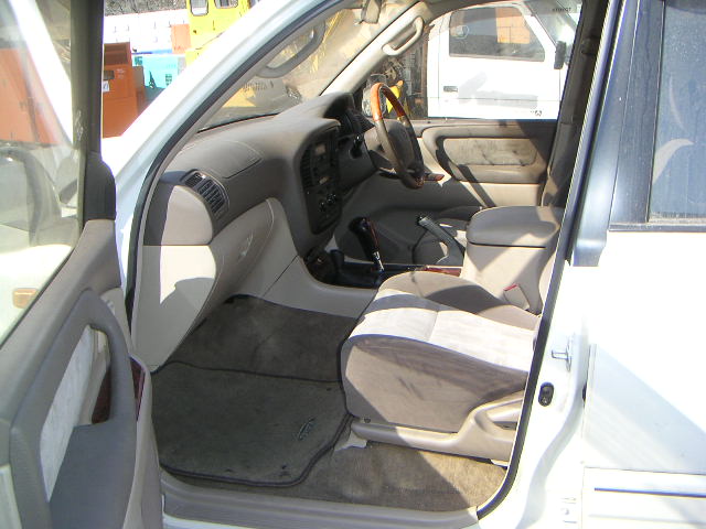 2000 Toyota Land Cruiser Pictures