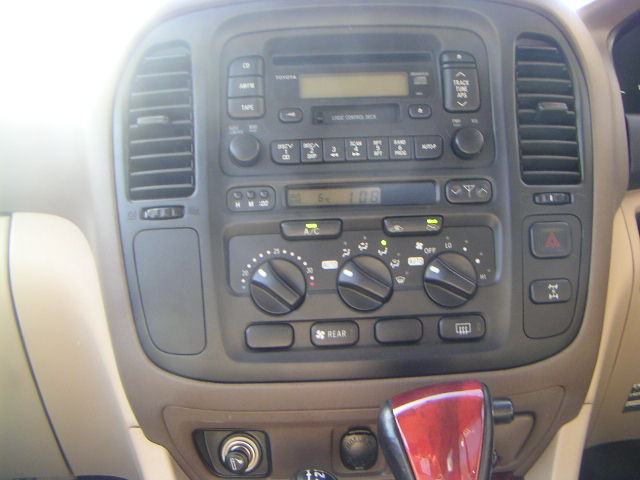 2000 Toyota Land Cruiser Pictures
