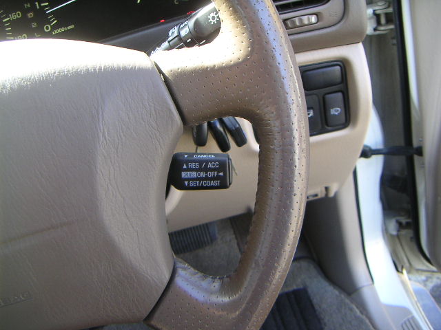 2000 Toyota Land Cruiser Photos