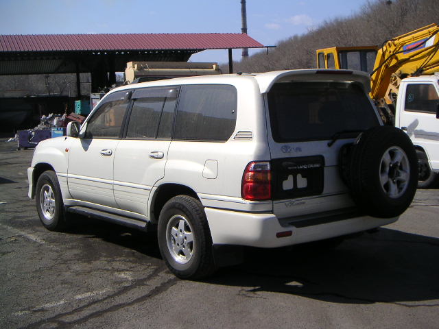2000 Toyota Land Cruiser Pictures