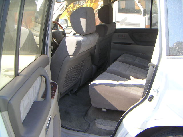 2000 Toyota Land Cruiser Pictures